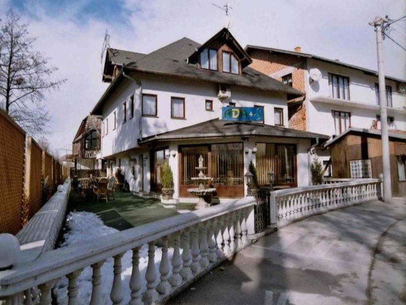 Ada S Hotel Bihac Bagian luar foto